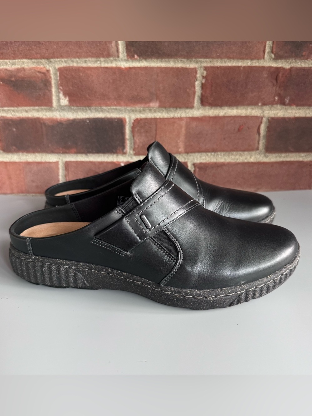Clarks Collection Women’s US 10 Black Leather Comfort Clogs Mules Slip On